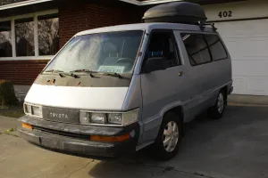 1989 Toyota Van Wagon - Vintage Camper Space Cruiser - 2WD Cassette Thule