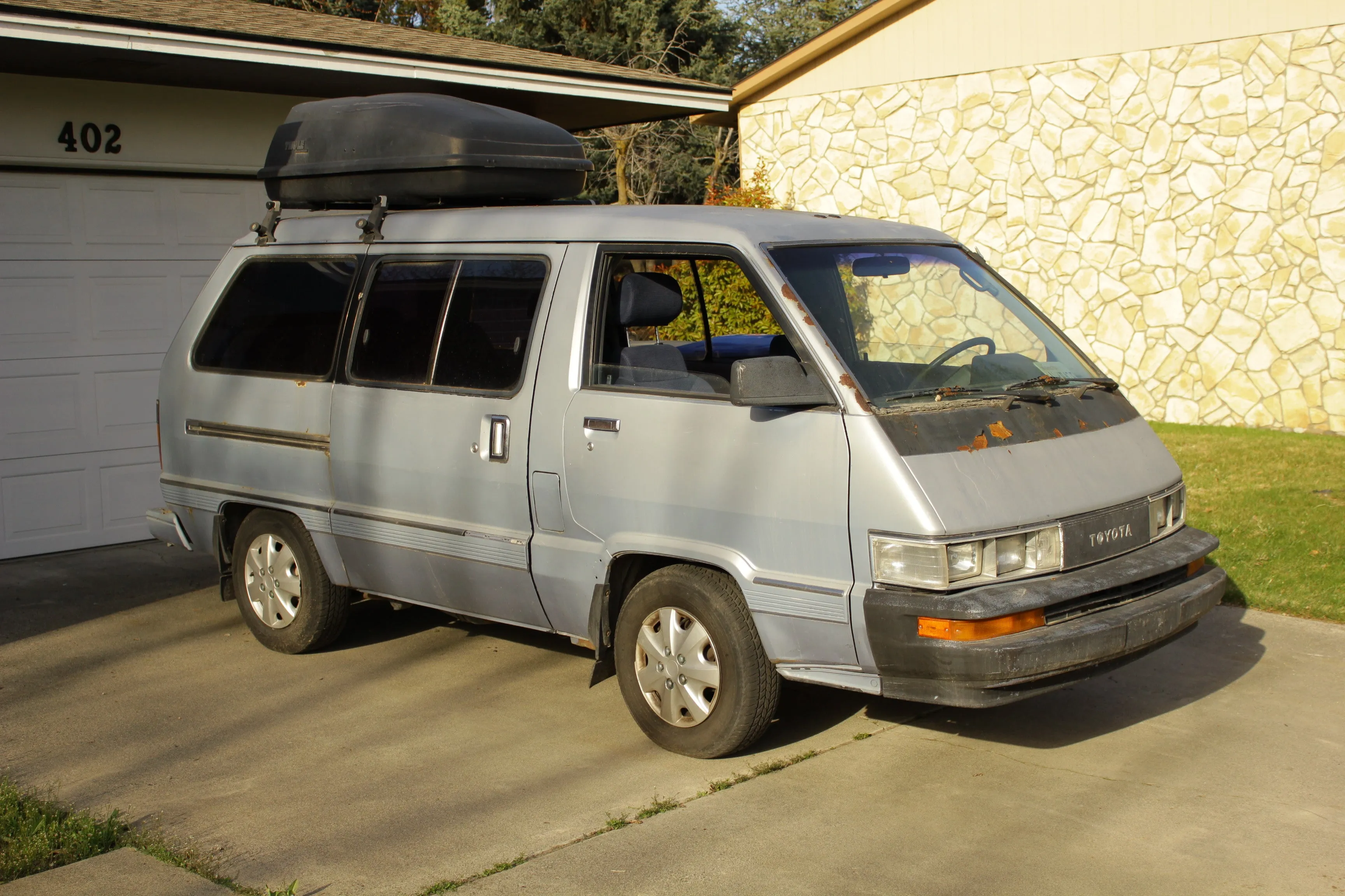 1989 Toyota Van Wagon - Vintage Camper Space Cruiser - 2WD Cassette Thule